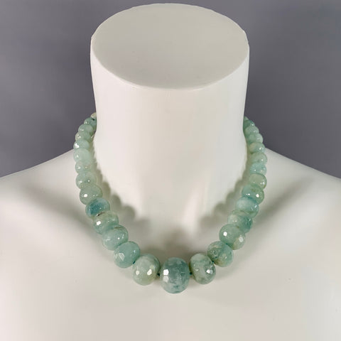 Collier vintage vert sauge en perles de cristal