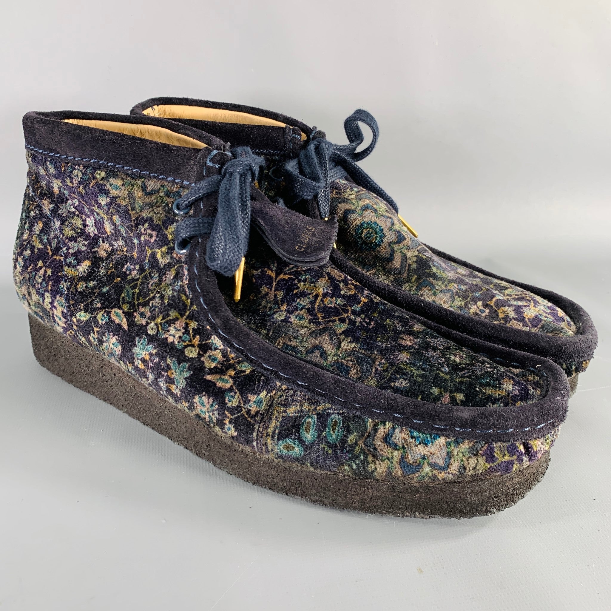 CLARKS Size 10.5 Navy Beige Floral Velvet Moccasin Boots Sui Generis Designer Consignment