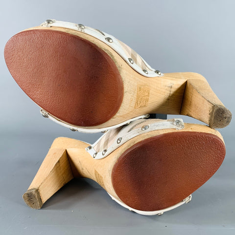 BURBERRY Size 7 White Beige Leather Plaid Buckle Sandals