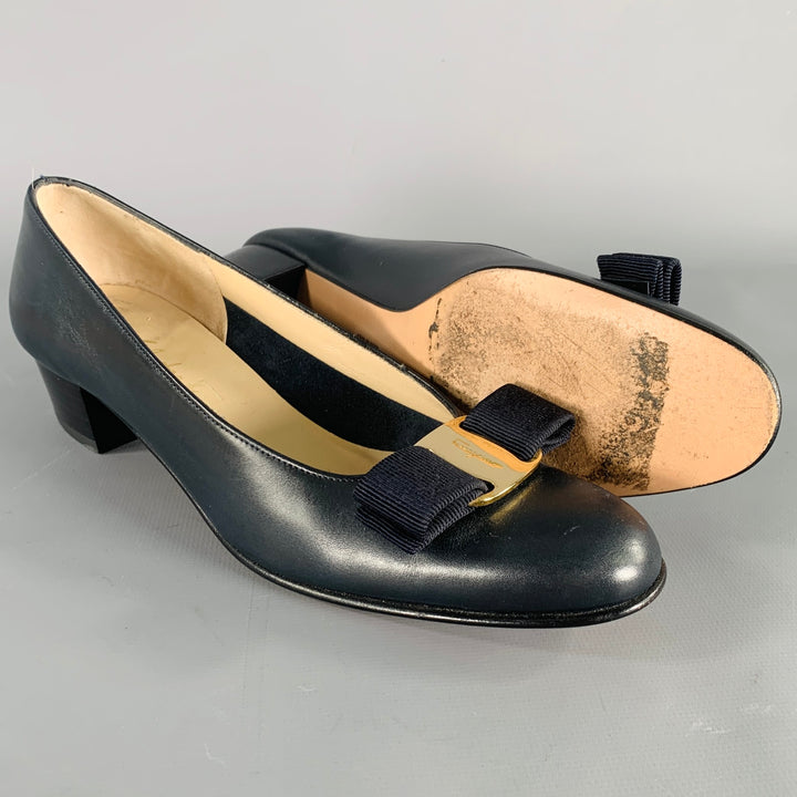 SALVATORE FERRAGAMO Size 5.5 Navy Leather Kitten Heel Pumps