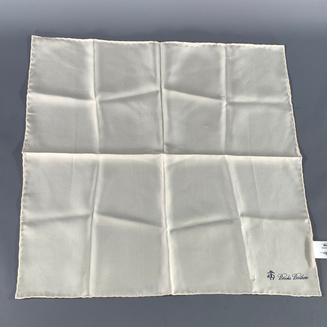 BROOKS BROTHERS Cream Solid Silk Pocket Square