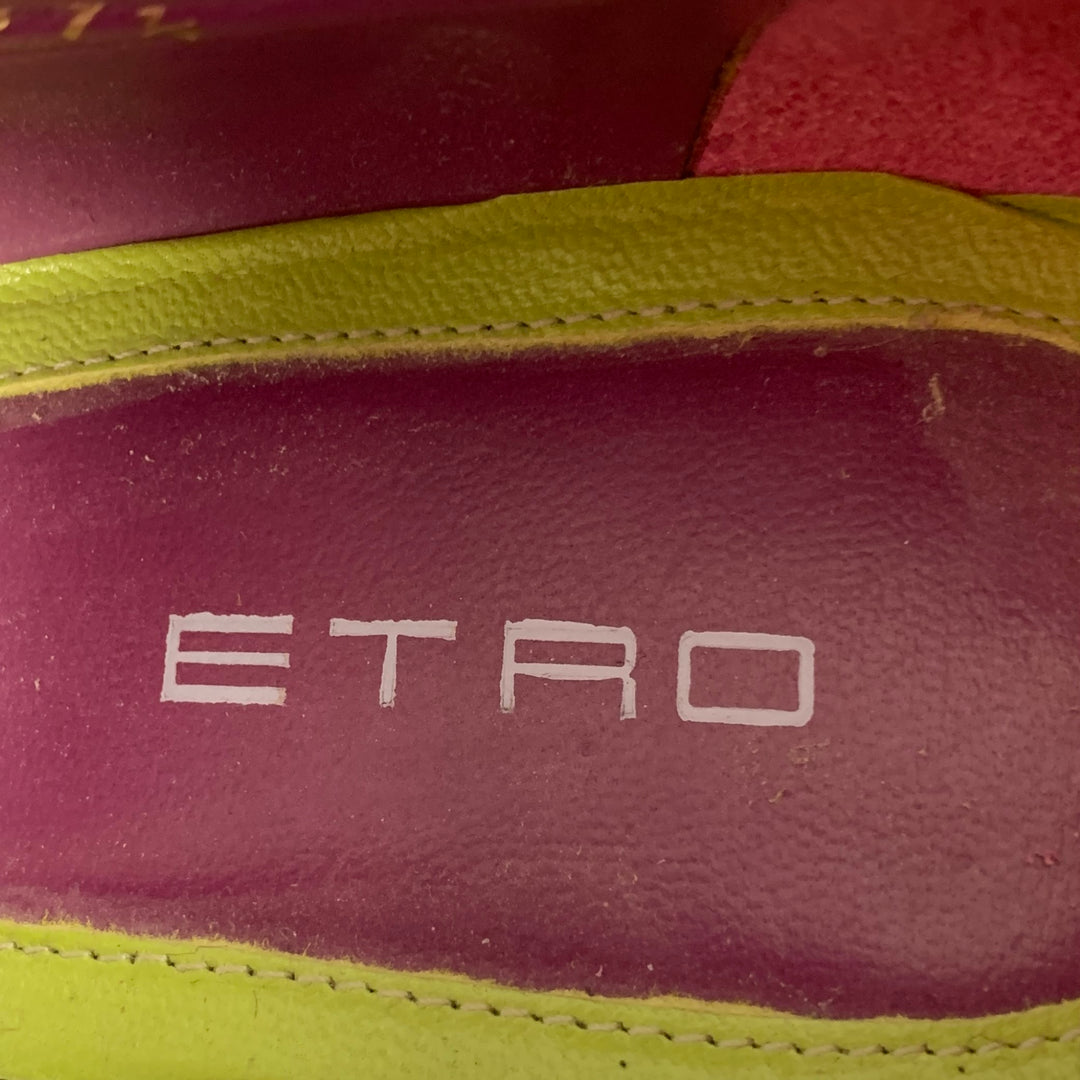 ETRO Talla 7.5 Zapatos de tacón con borlas de charol perforado de ante verde burdeos