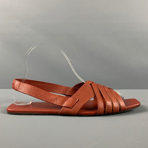 THE ROW Sandalias planas de cuero marrón talla 8
