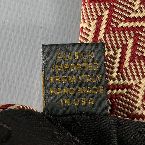 Cravate en soie bordeaux et beige à motif zigzag DONNA KARAN