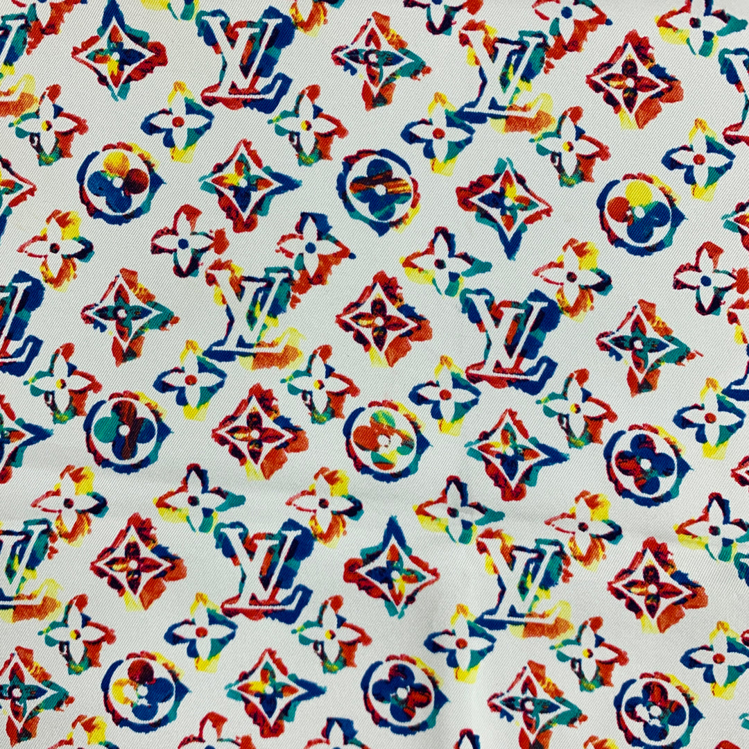 LOUIS VUITTON Foulard en soie imprimé monogramme multicolore