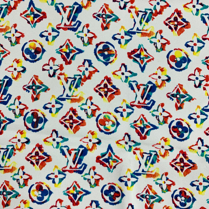 LOUIS VUITTON Foulard en soie imprimé monogramme multicolore