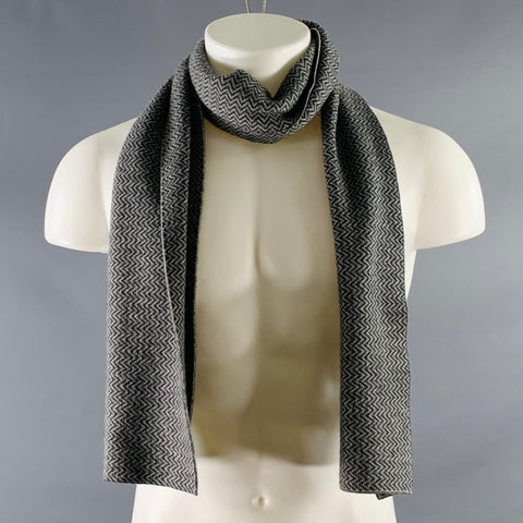 VINTAGE Grey White Zig Zag Knit Scarf