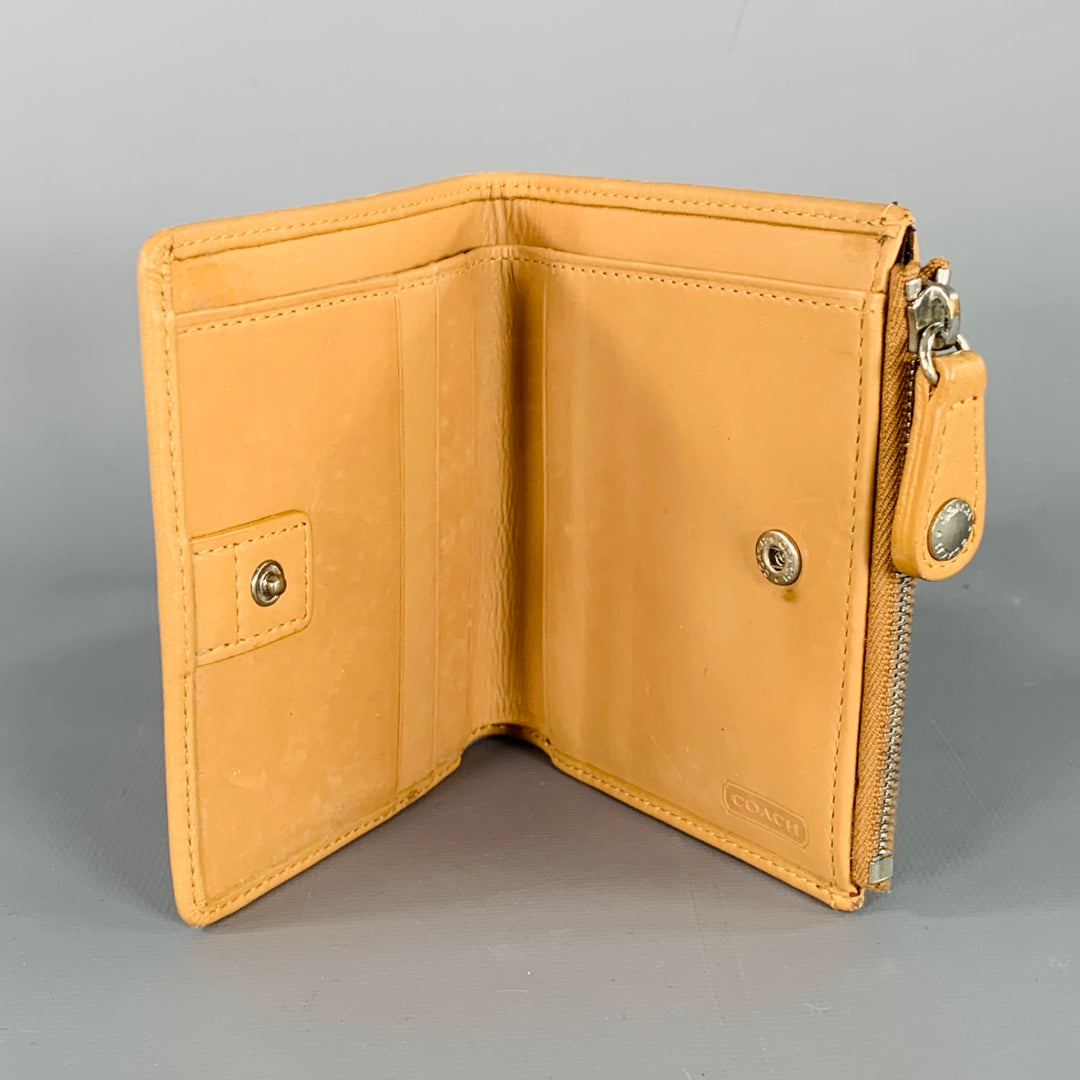 COACH Beige Leather Wallet