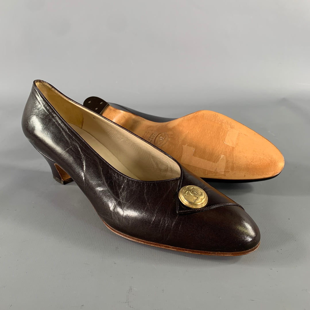 CHANEL Size 8.5 Brown Logo Kitten Heel Pumps