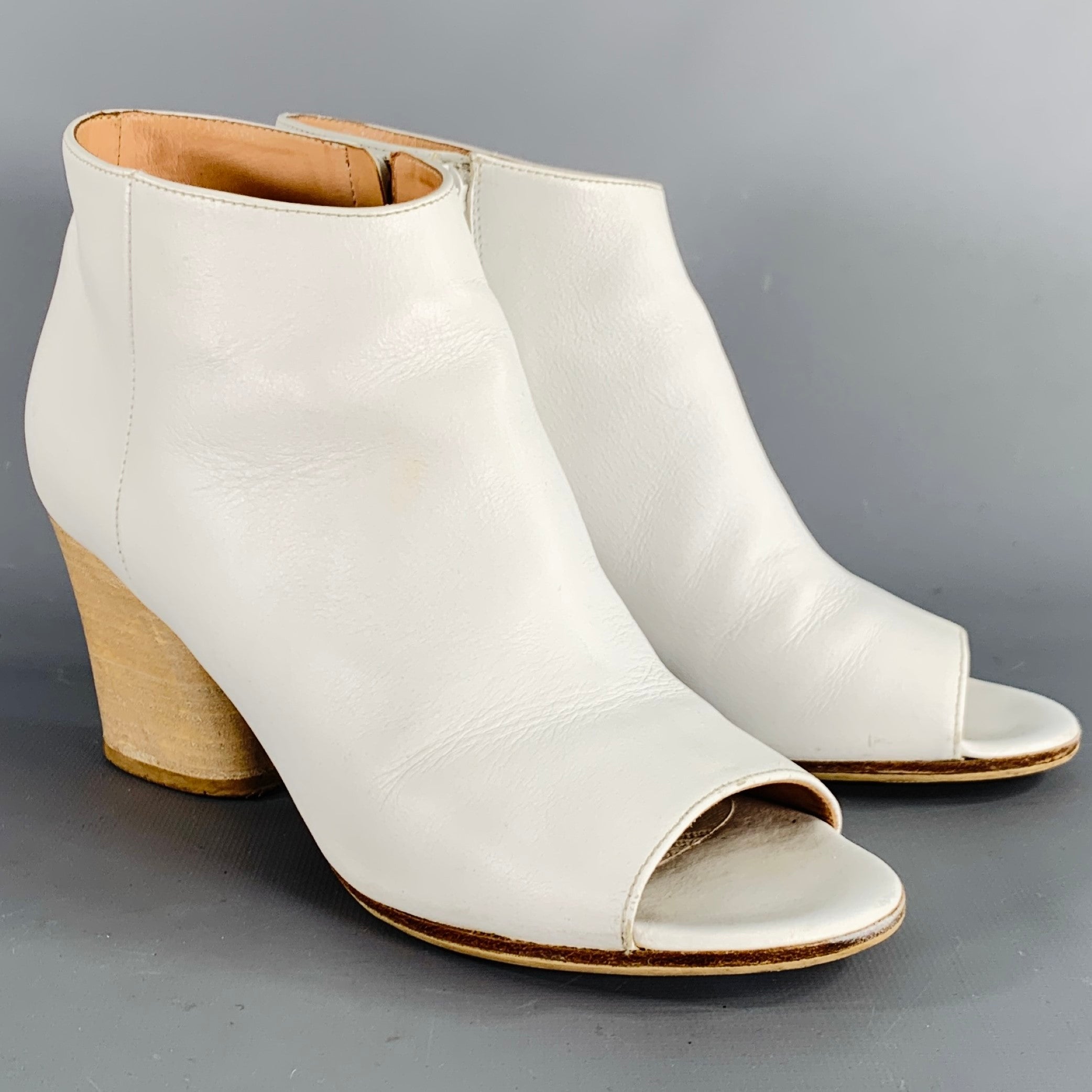 MAISON MARGIELA Size 7 White Natural Leather Peep Toe Boots Sui Generis Designer Consignment