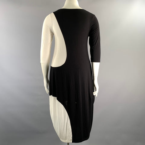 ALEMBIKA Size 8 Black White Rayon Lycra Geometric Knee Length Dress