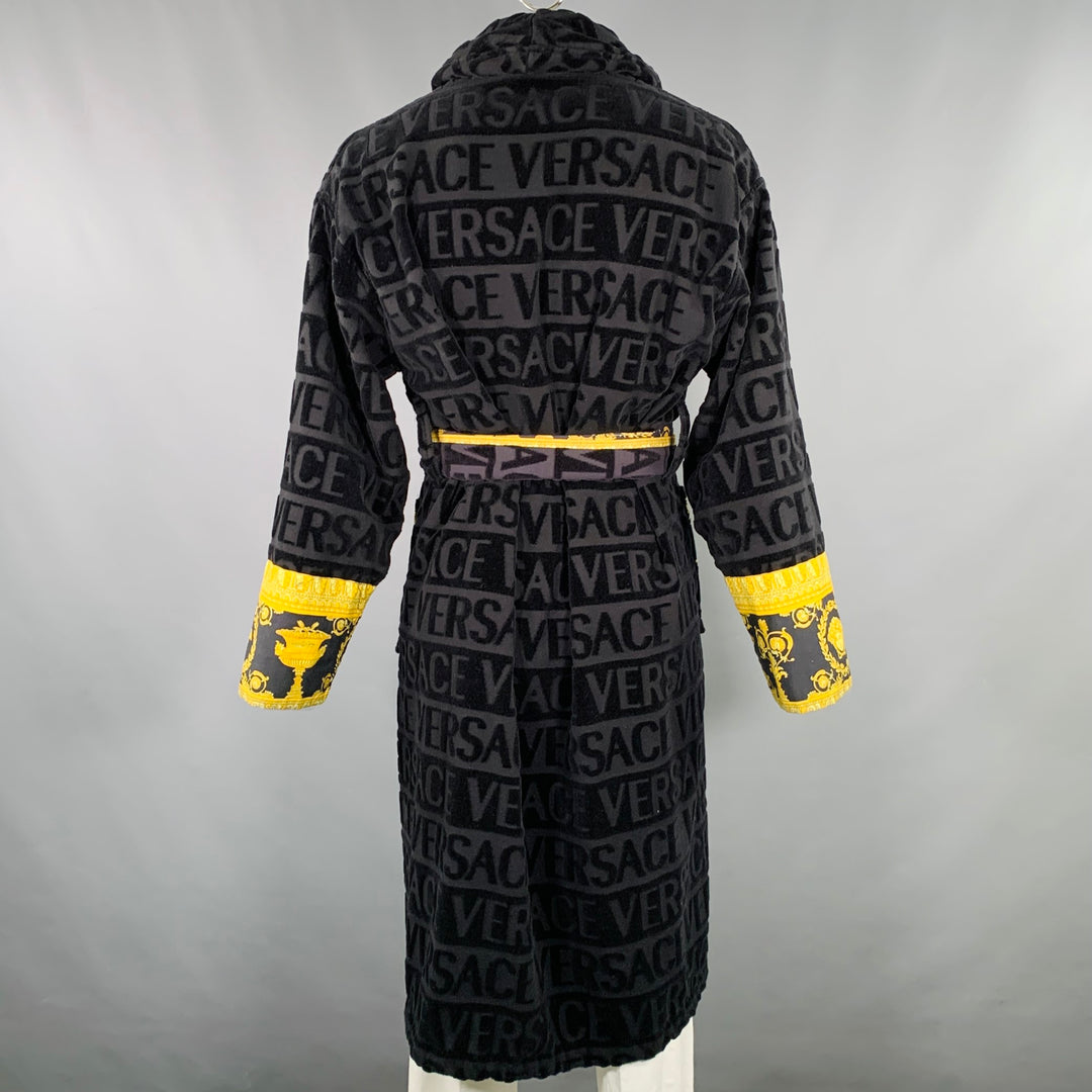 VERSACE Size XL Black Gold Textured Cotton Shawl Collar Robe – Sui Generis  Designer Consignment