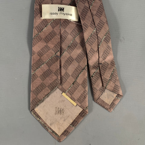ISSEY MIYAKE Pink Geometric Silk Tie