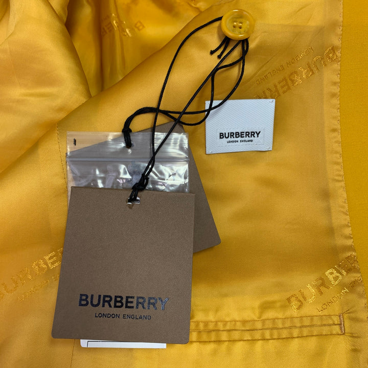 BURBERRY SS23 Size 40 Yellow Wool Double Breasted Peak Lapel Single Snap Suit