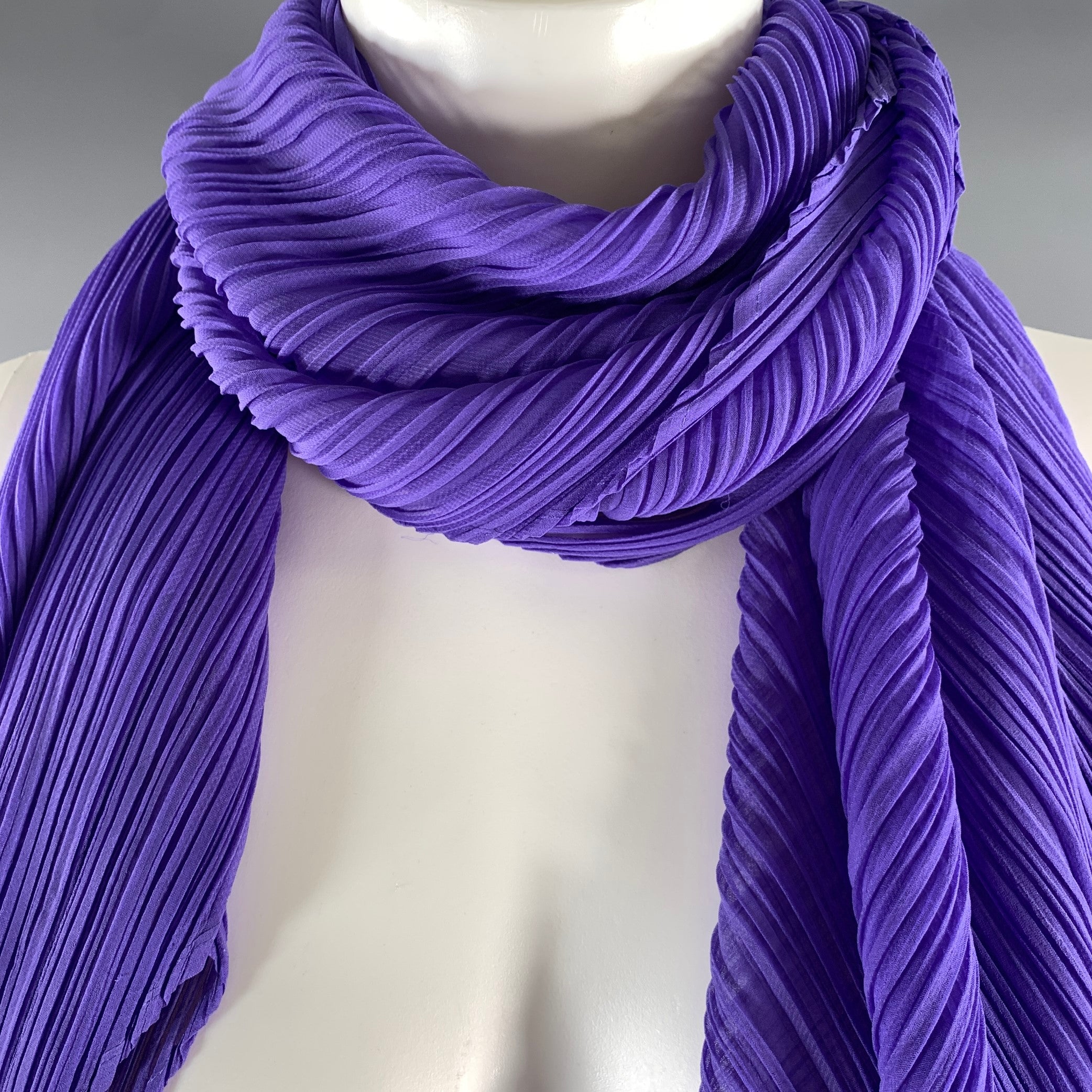 Issey Miyake PLEATS PLEASE 紫色 プリーツ ストール PLEATS PLEASE by ISSEY MIYAKE Purple Pleated Scarves & Shawls