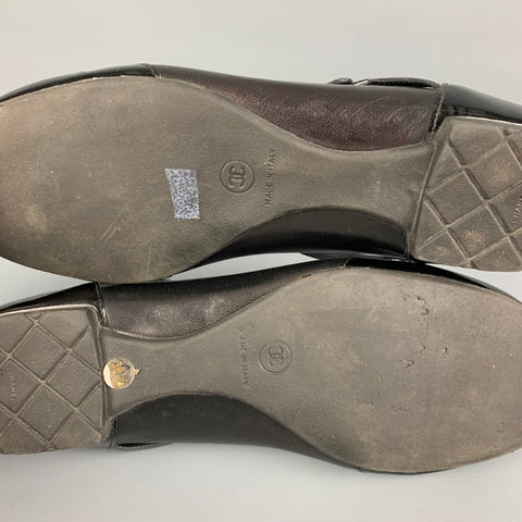CHANEL Talla 8.5 Zapatos planos Mary Jane de charol negro