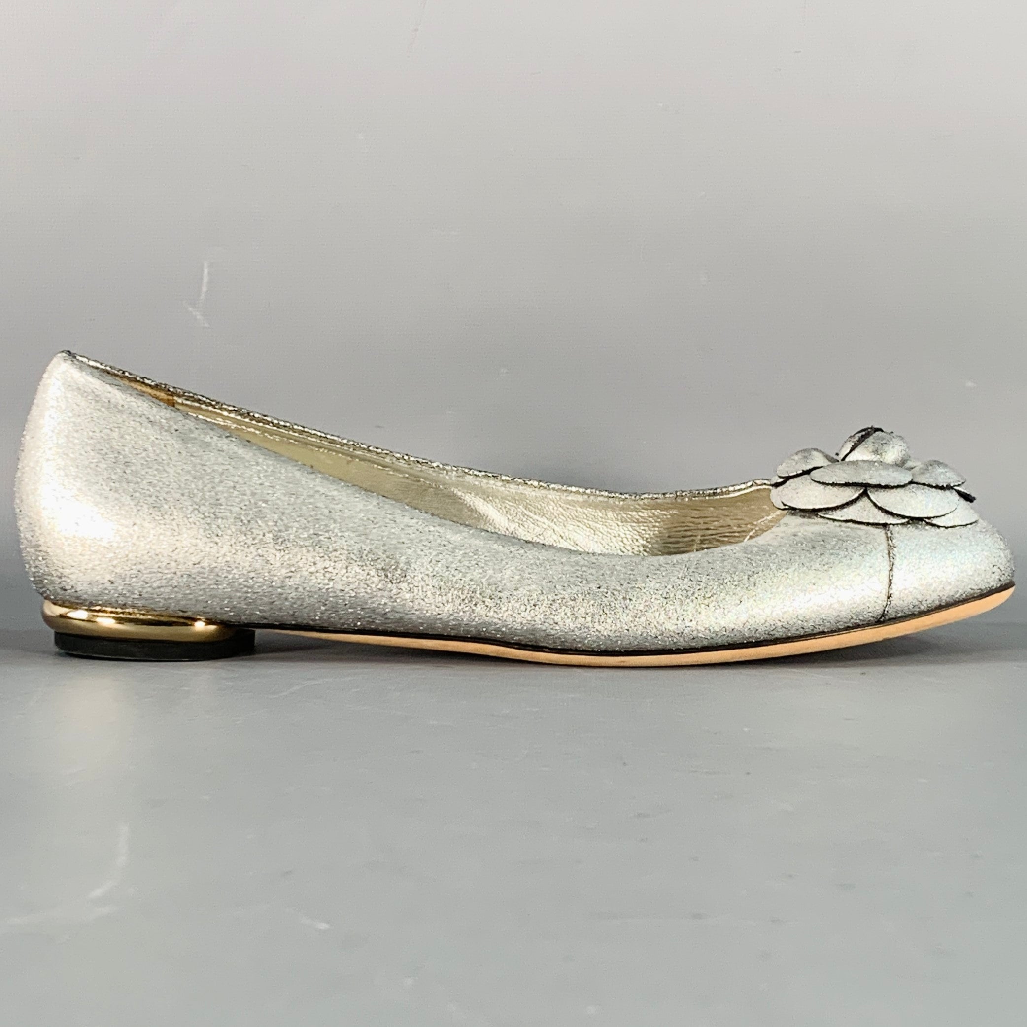 CHANEL バレリーナ シルバー CHANEL Size 10.5 Silver Metallic Textured Suede Ballet Flats – Sui