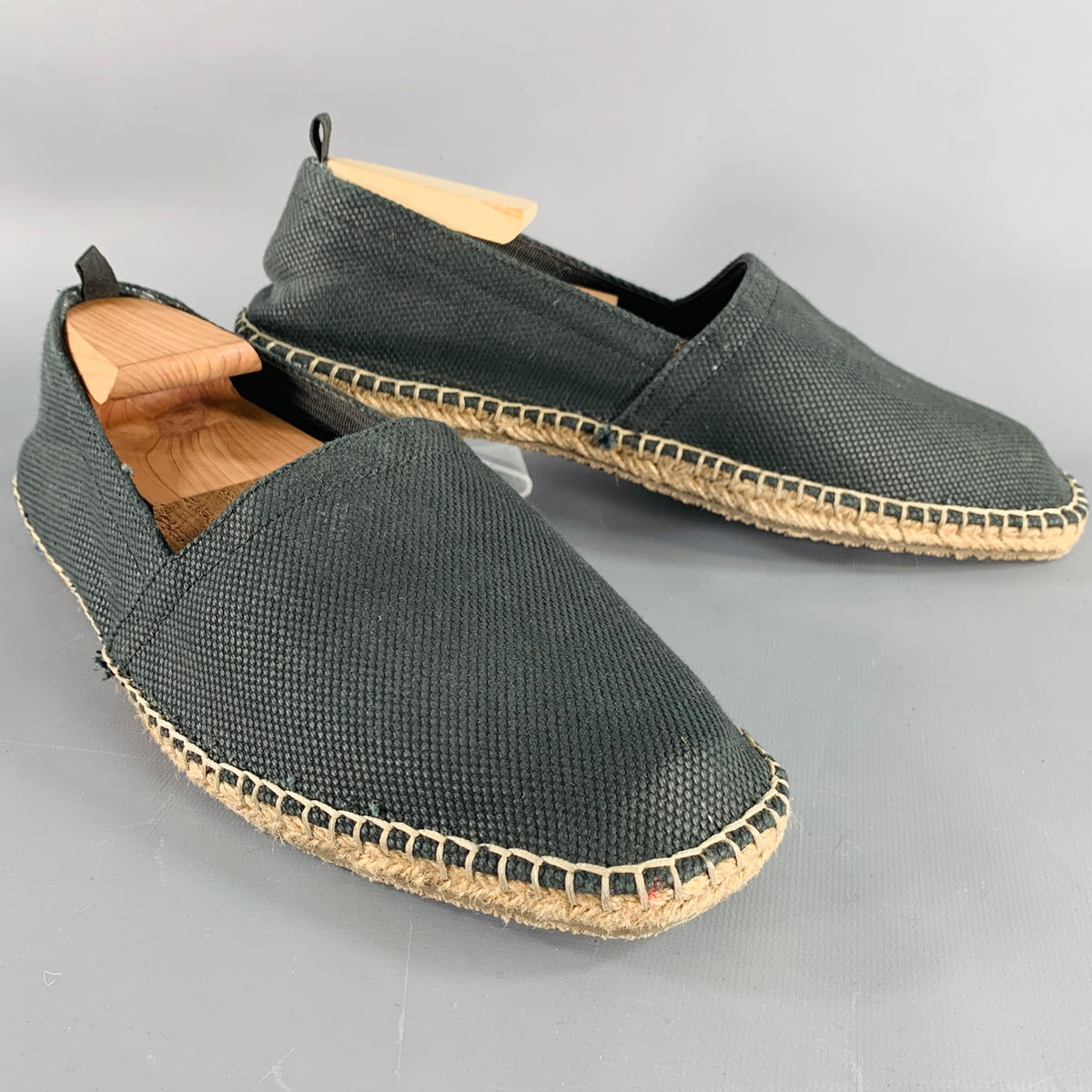 GRAY Size 10.5 Black Natural Canvas Rope Trim Loafers Carbon Grey Traveler Loafer Espadrilles | Suede | Manebí main image 3