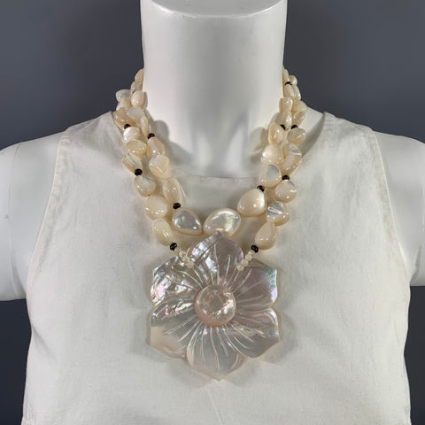 NO BRAND White Cream Mother of Pearl Necklace