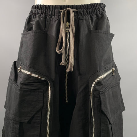 AF ARTEFACT Size M Black Solid Cotton Blend Baggy Shorts