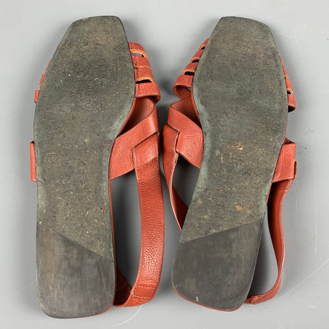THE ROW Sandales plates en cuir marron taille 8