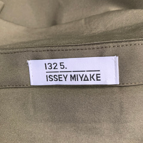 Veste ISSEY MIYAKE en polyester vert olive, taille L, manches dolman
