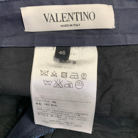 Pantalon décontracté VALENTINO taille 30 en sergé de coton mélangé bleu marine et beige, coupe fuselée, braguette zippée.