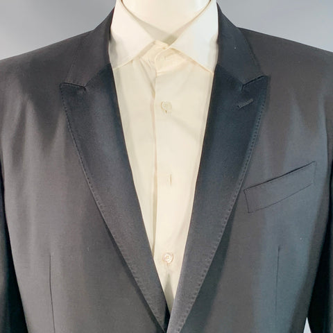DOLCE & GABBANA Smoking noir en laine vierge et soie mélangées, revers en pointe, taille 48