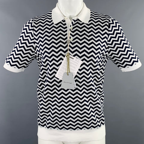 SARTORIO Polo en coton blanc et bleu marine à chevrons et boutons, taille M