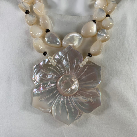 NO BRAND White Cream Mother of Pearl Necklace
