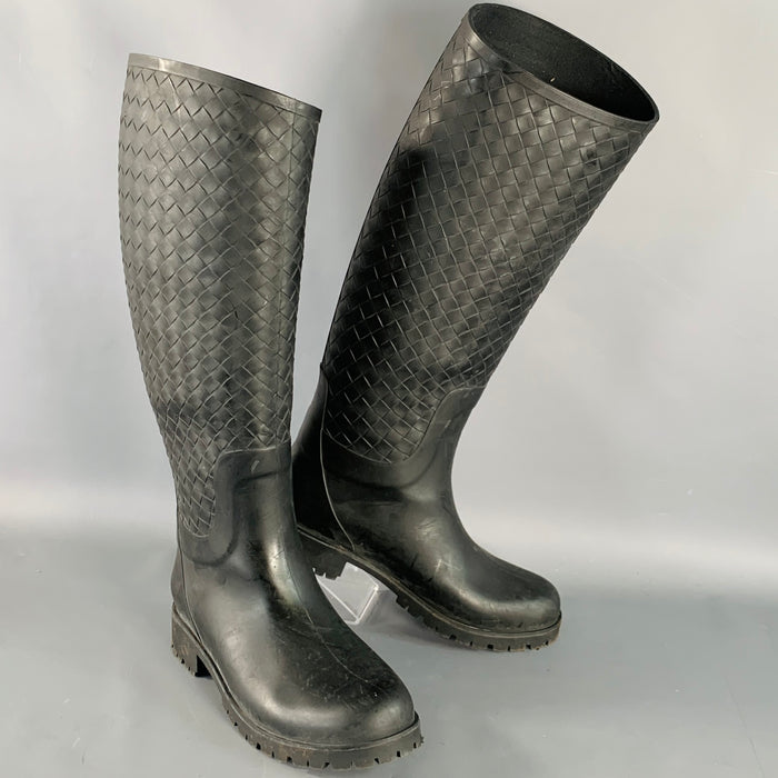 BOTTEGA VENETA Size 8 Black Rubber Intrecchiato Woven Rain Boots