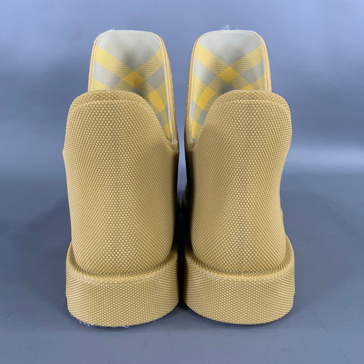 BURBERRY Size 10 Camel Pebble Grain Rubber Ankle Boots