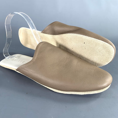 FRETTE Size 9 Grey Taupe Leather Slippers Loafers