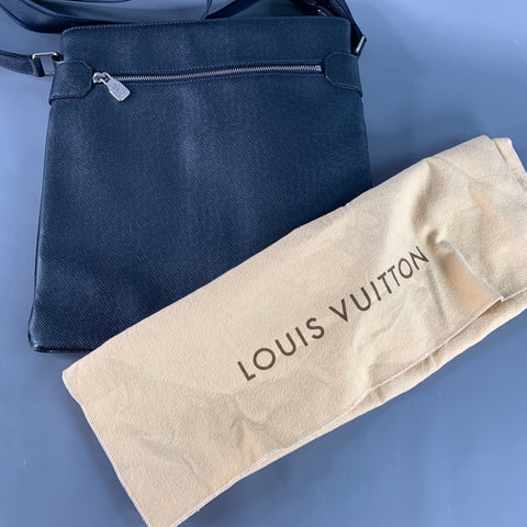 LOUIS VUITTON Sasha Navy Taiga Leather Shoulder Bag