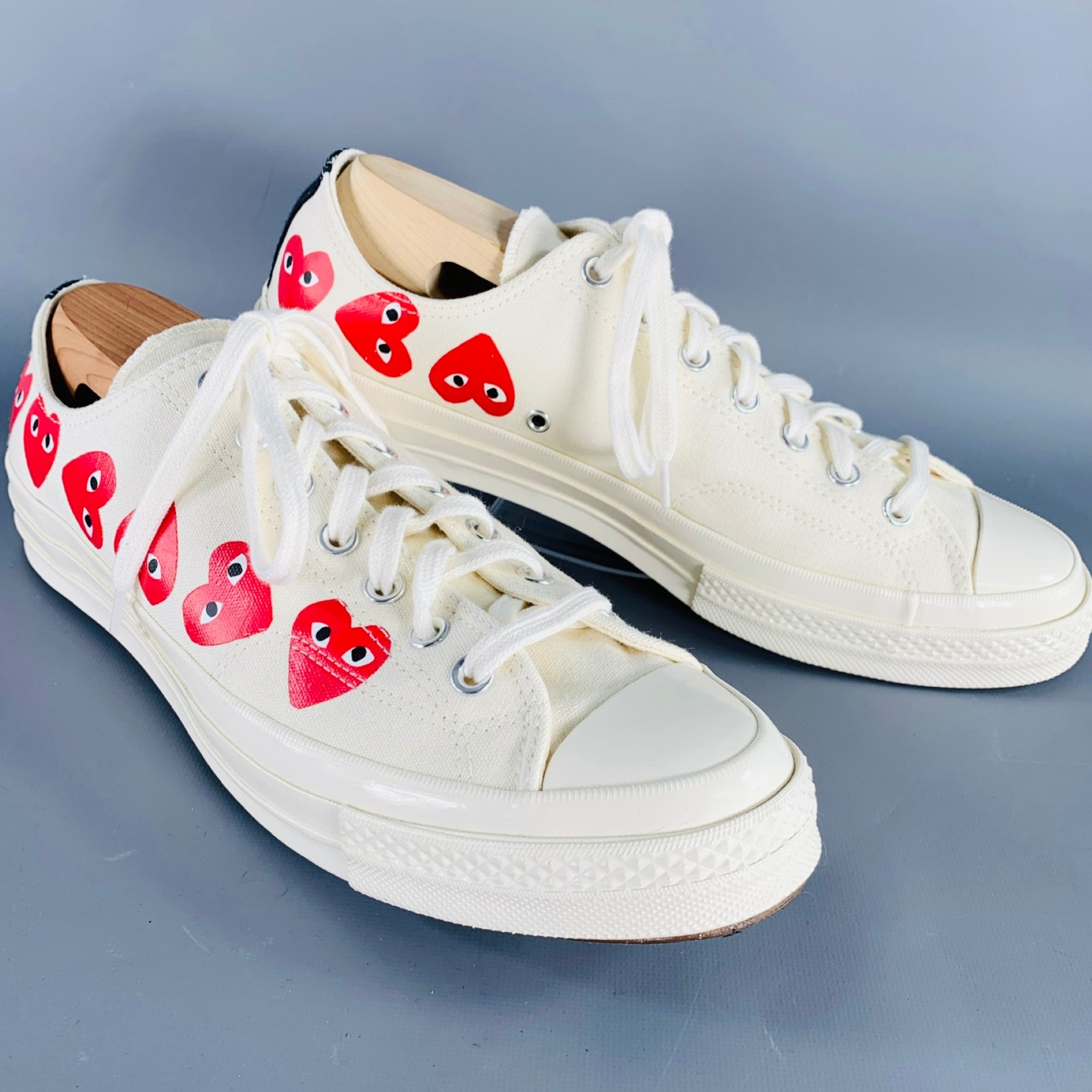 COMME des GARCONS PLAY Size 12 Cream Red Hearts Canvas Low Top Sneakers