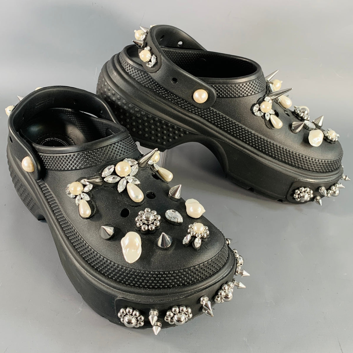 SIMONE ROCHA Size 10 Black Studded Embellishment Rubber Slip On Clogs Loafers Simone Rocha X Crocs Flats for Women | The RealReal main image 4