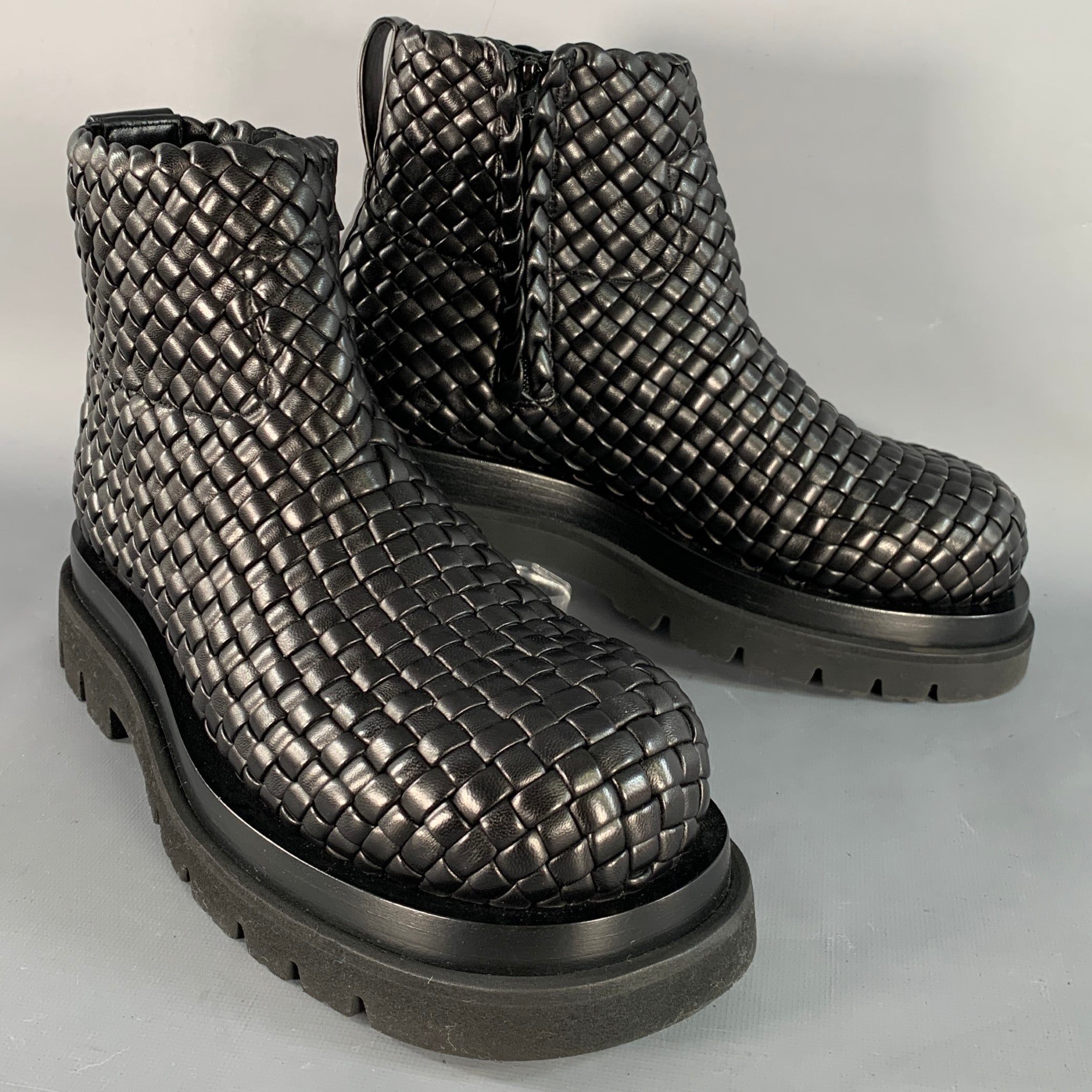 BOTTEGA VENETA Size 8 Black Mini Lido Weave Lug Woven