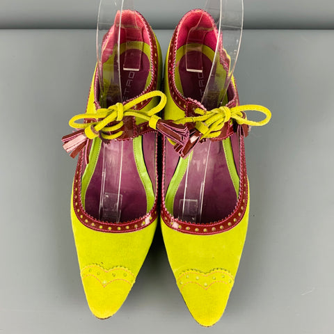 ETRO Talla 7.5 Zapatos de tacón con borlas de charol perforado de ante verde burdeos