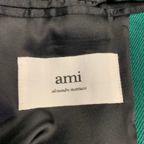Costume AMI by ALEXANDRE MATTIUSSI en laine verte à revers crantés, taille 38