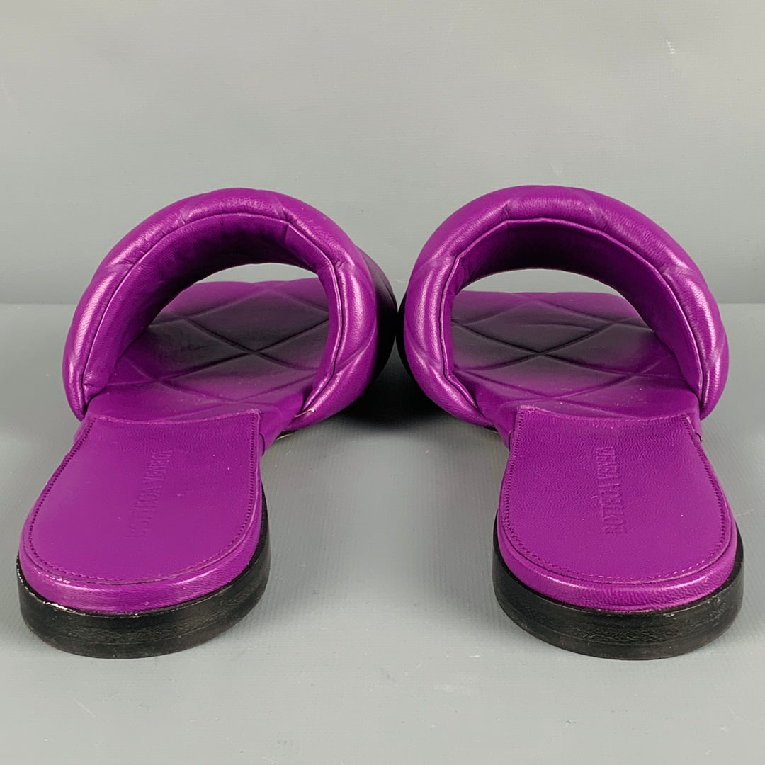 BOTTEGA VENETA Taille 10 Sandales à bout carré matelassées en cuir violet