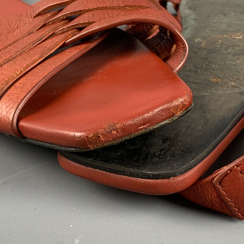 THE ROW Sandales plates en cuir marron taille 8