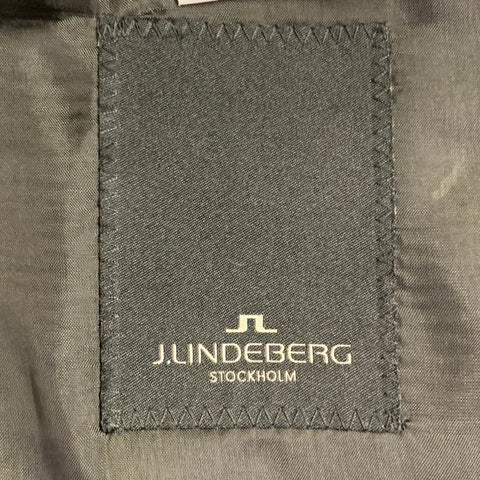 Costume J. LINDEBERG taille 40 coupe classique noir gris en laine, revers en pointe, un bouton
