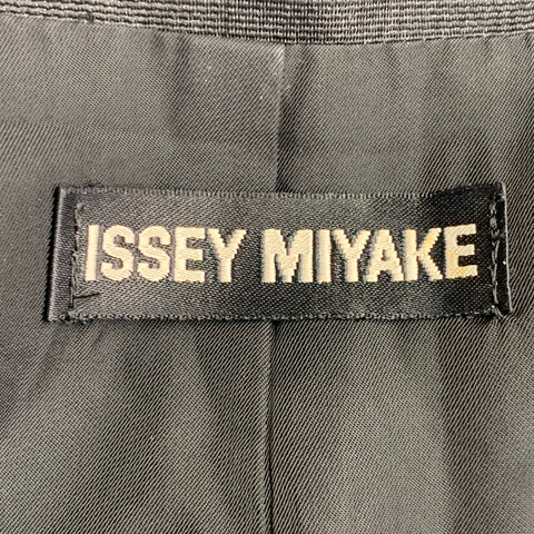 ISSEY MIYAKE Size M Black Pleated Polyester Silk V-Neck Vest
