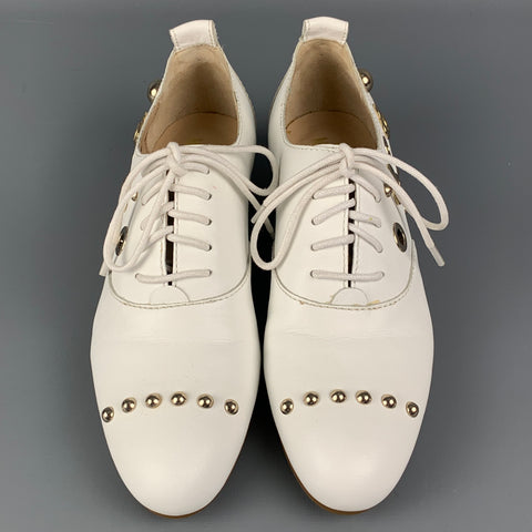 LOVE MOSCHINO Talla 5.5 Zapatos planos con tachuelas de cuero blanco