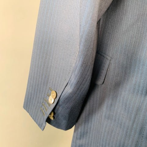 ASTOR & BLACK Size 46 Navy Textured Stripe Single Breasted Peak Lapel Suit