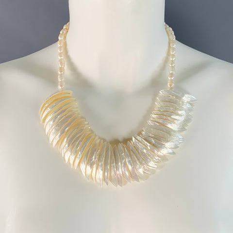 Collier vintage en perles de verre et perles nacrées