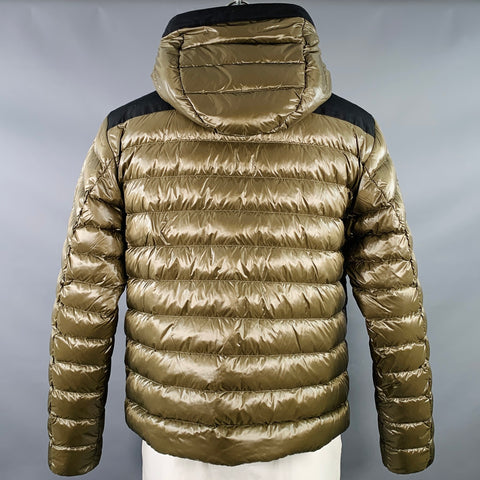 Manteau à capuche BURBERRY FW22 taille XL en polyamide matelassé noir olive « Barking »