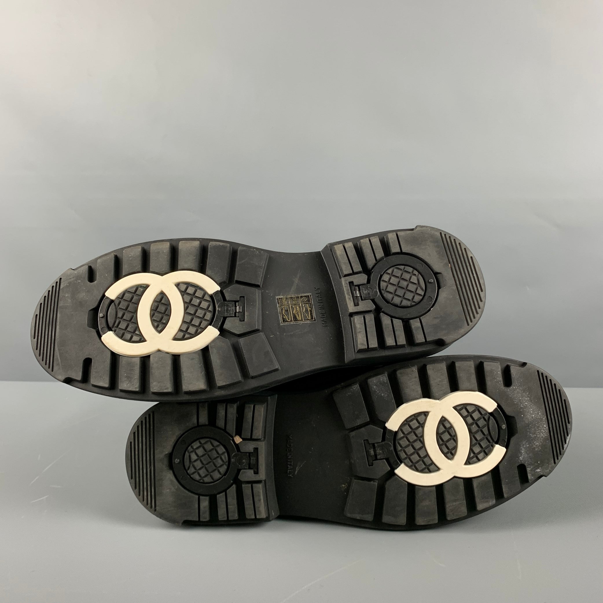 シャネル　CHANEL ブーツ CHANEL Size 11 Black Nylon Quilted Boots – Sui Generis Designer