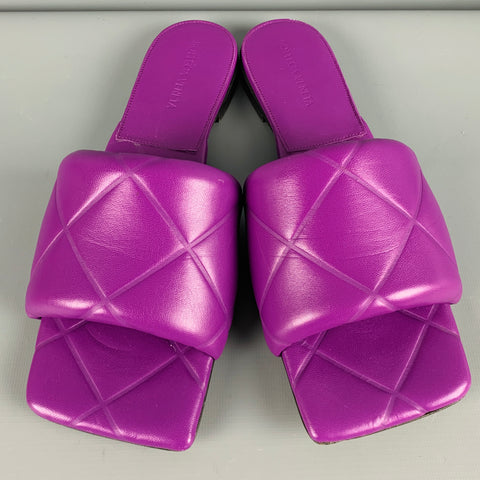 BOTTEGA VENETA Sandalias de punta cuadrada acolchadas de cuero morado Talla 10
