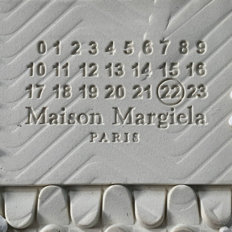 MAISON MARGIELA NOUVELLE ÉVOLUTION Pointure 5 Baskets basses en cuir et toile blanches, aspect vieilli